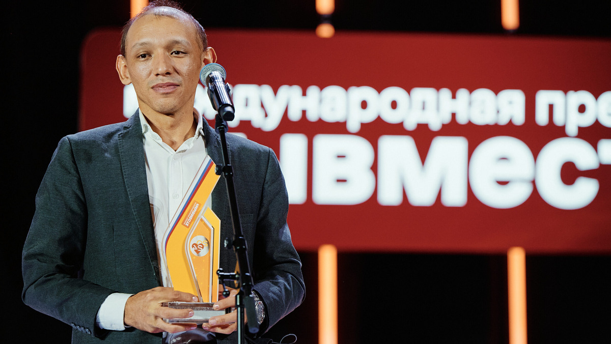    Кастелланос Патернина Джошуа – волонтёр из Колумбии. Фото: Международная Премия #МЫВМЕСТЕ-2024