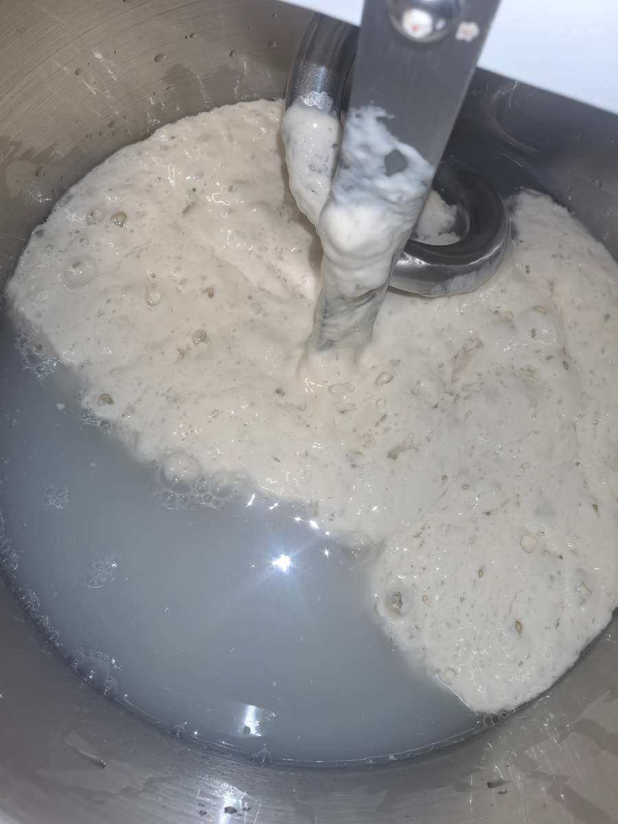 Начало процесса замешивания. Фото автора.