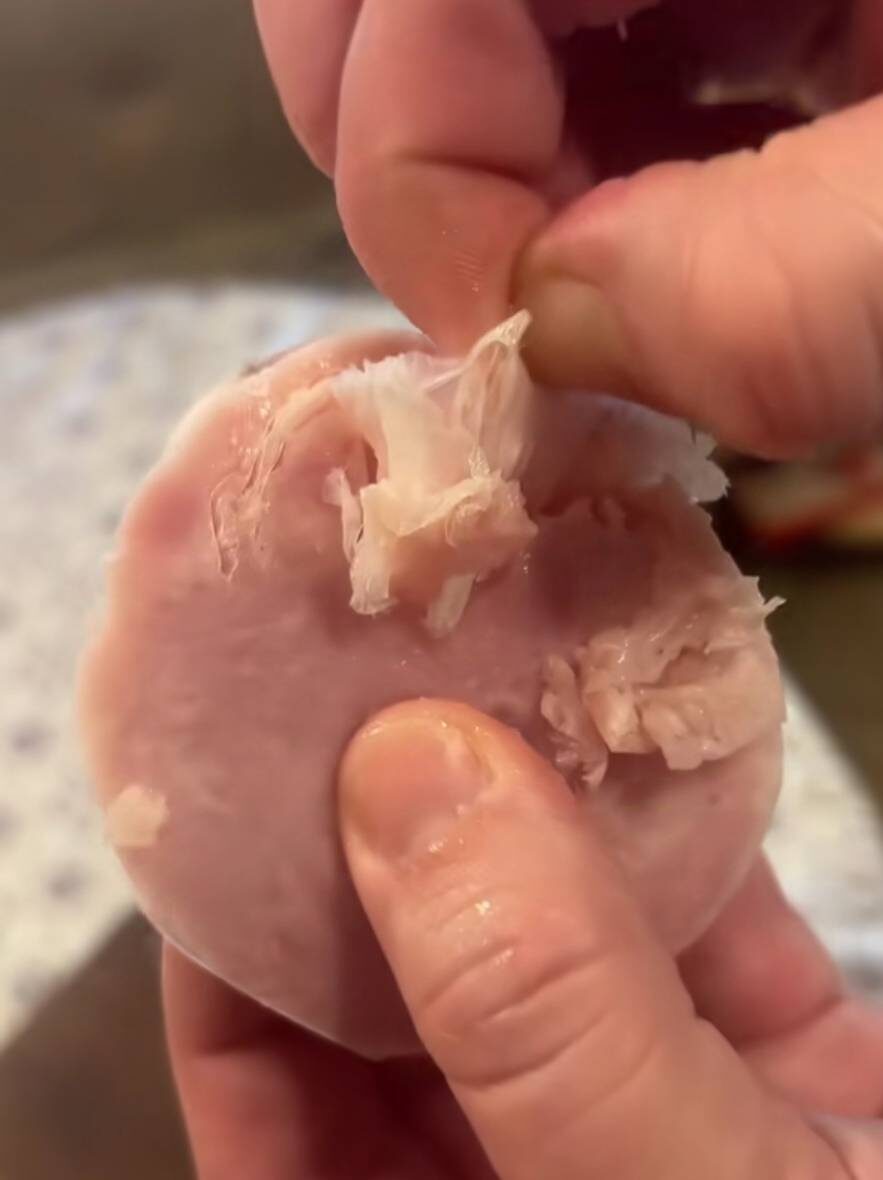 Ветчина с сюрпризом. Скриншот из видеоролика Зоя Лебедева  📷
