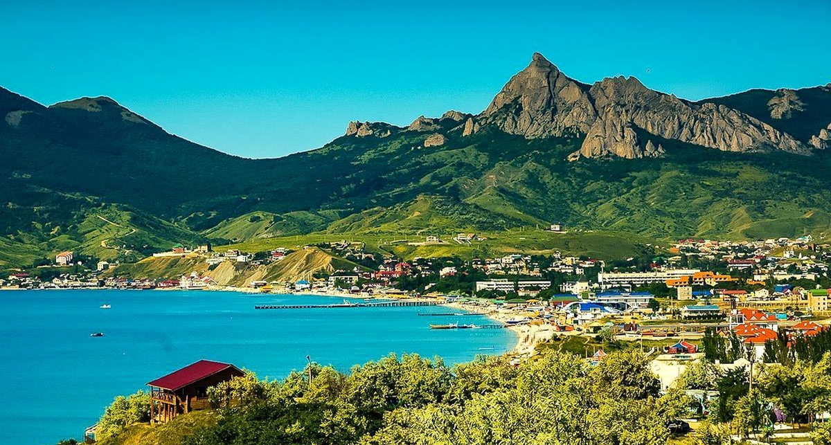 Коктебель. Фото с сайта https://bron-top.ru/koktebel-otdyh/. Взято с Яндекс.Картинки