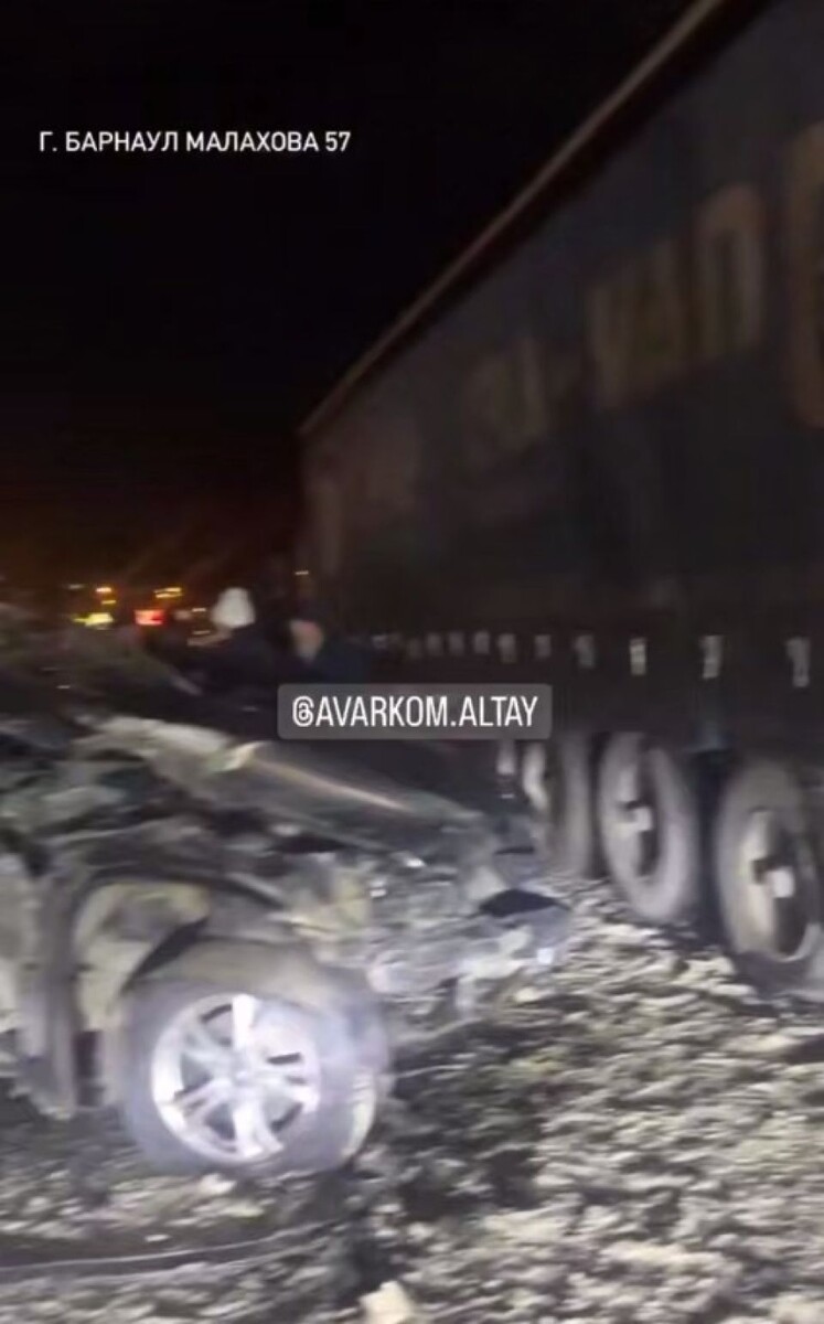    ДТП на ул. Малахова. Источник: кадр видео, avarkom.altay