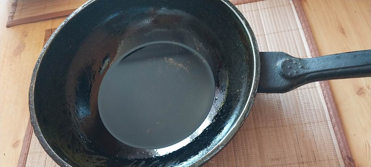 Вот так до жарки, обработал салфеткой в масле!