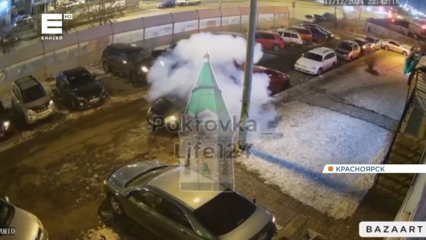     В Красноярске ищут хулигана, который бросил петарду во двор с балкона