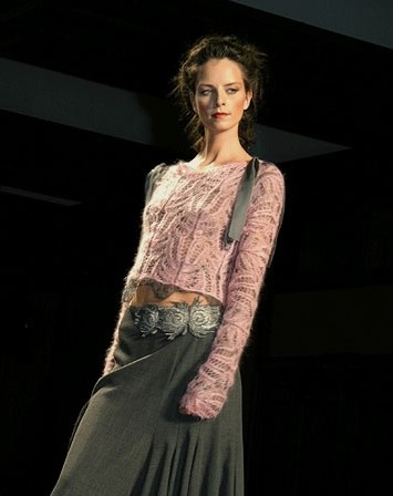 модель связана из пушистого толстенького мохера. Мир спиц и крючка