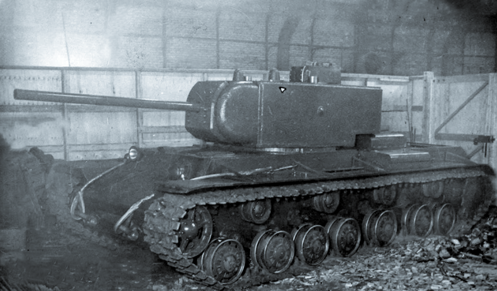 Прототип Т-220 в цеху ЛКЗ.