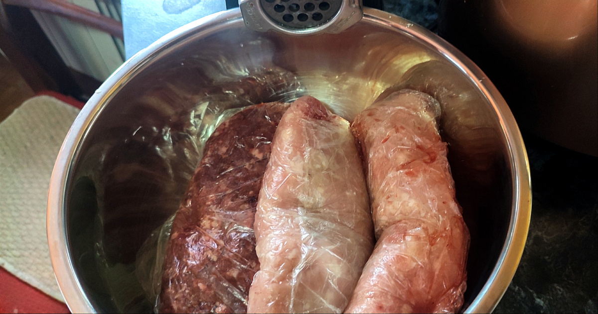 Я даже не знаю к какой категории отнести такую смесь... наверное просто фарш из птицы