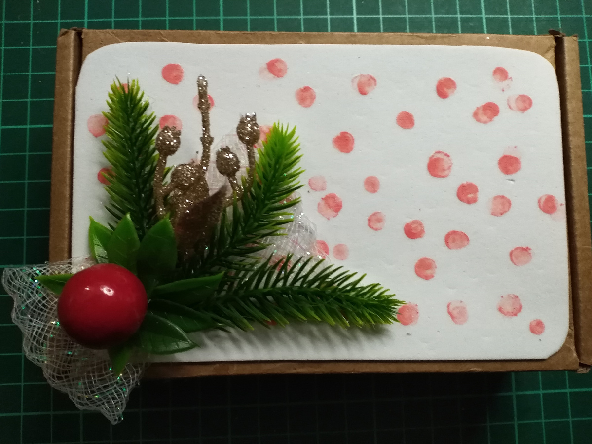 1.Каждый участник мероприятия делает чисто символический подарок и приносит его на мероприяе. 