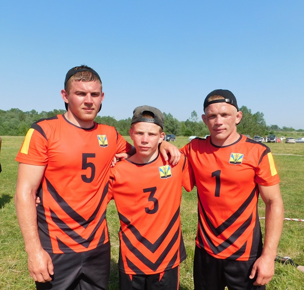   Евгений, Михаил и Сергей Степановы. Июнь 2024 года, Легостаево.