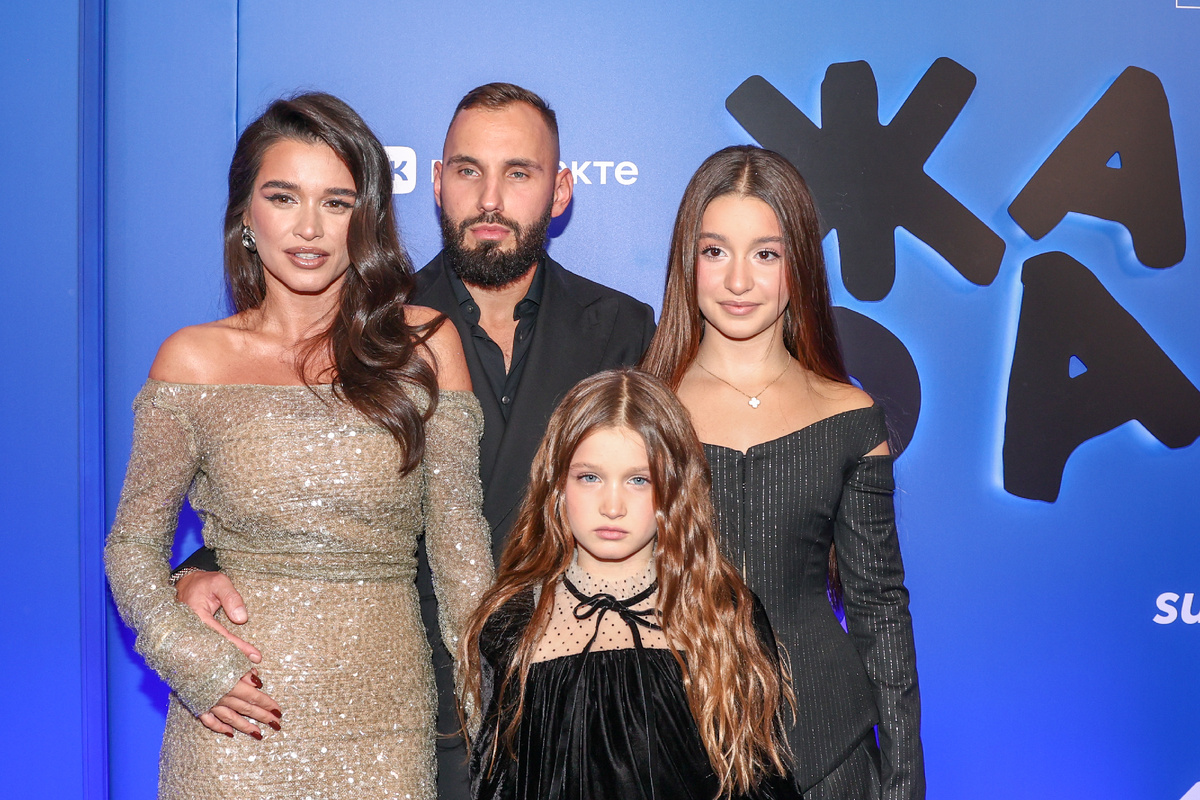 Ксения Бородина с Николаем Сердюковым, дочерьми Марусей и Теоной. Фото: Global Look Press