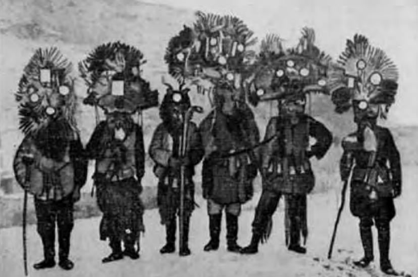 РЯЖЕНЫЕ В НОВОГОДНИХ МАСКАХ Болгария. 1946 г Рыбаков Б. А.  Язычество Древней Руси