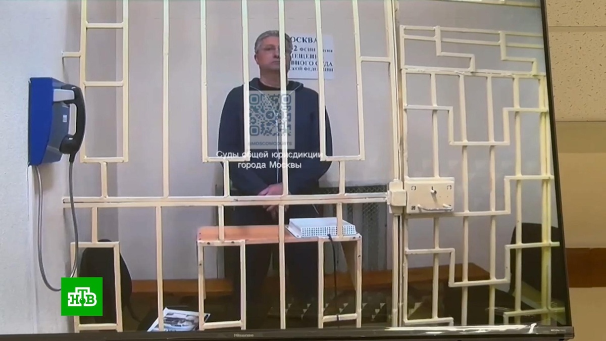    Бывшему замминистра обороны Иванову вменяют взятку в 1 млрд 185 млн рублей