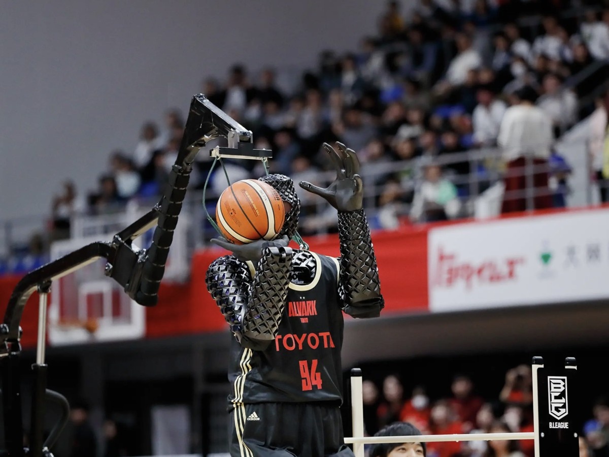    Робот Toyota установил мировой рекорд дальности броска баскетбольного мяча