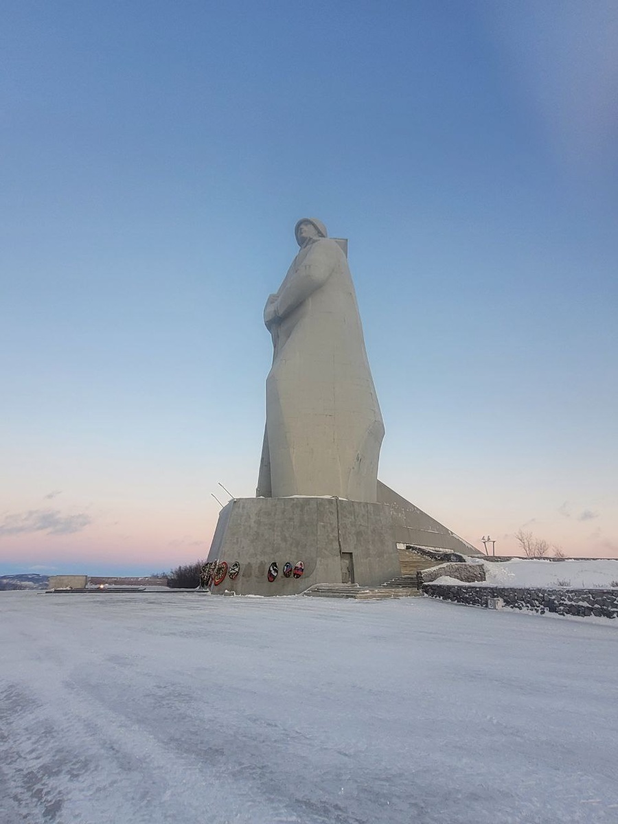Памятник защитникам заполярья 