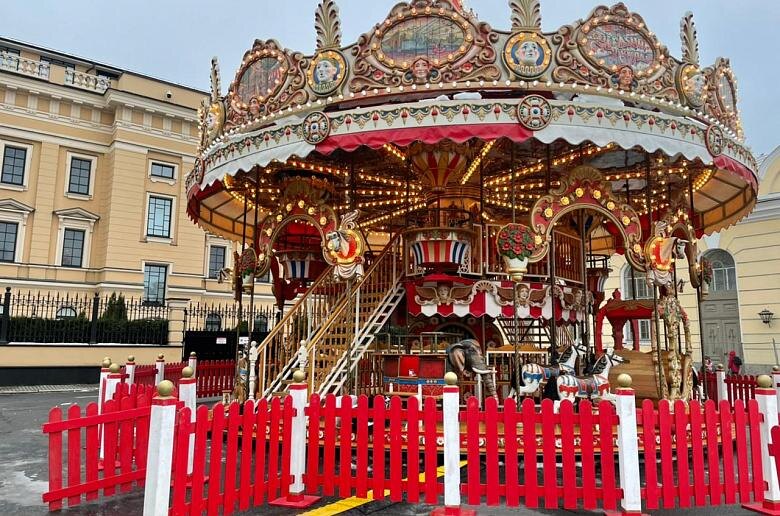 Карусель на Манежной