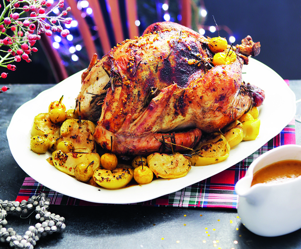 Пряная фаршированная индейка с яблоками — для большой компании.