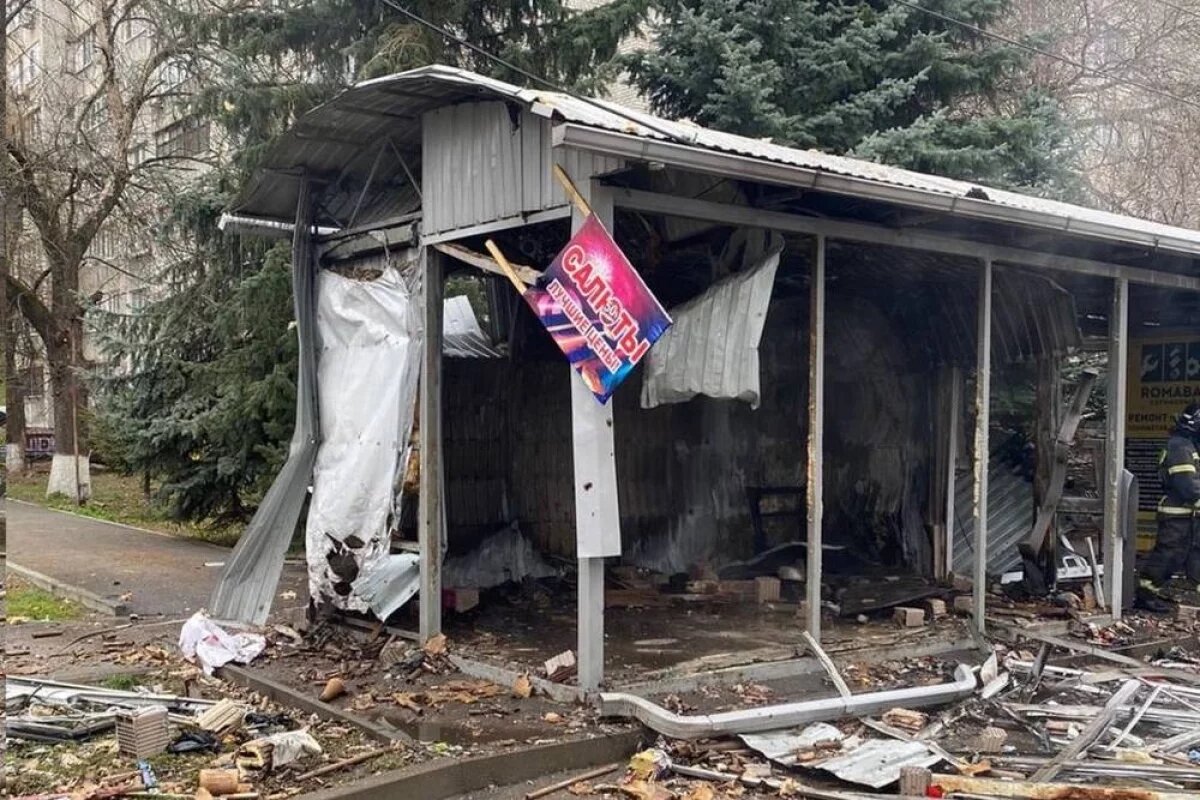    В Минводах загорелся и взорвался магазин пиротехники, пострадавших нет