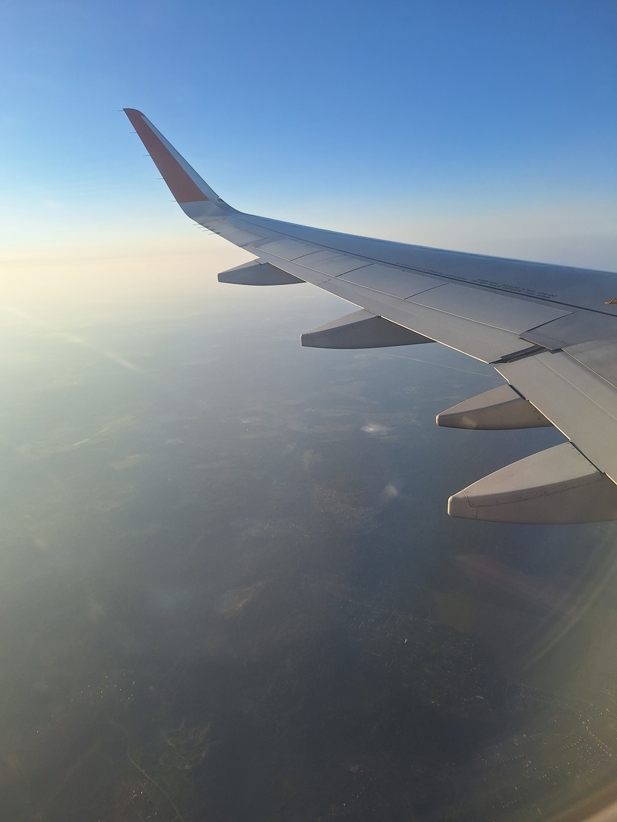 Подкрылом самолета