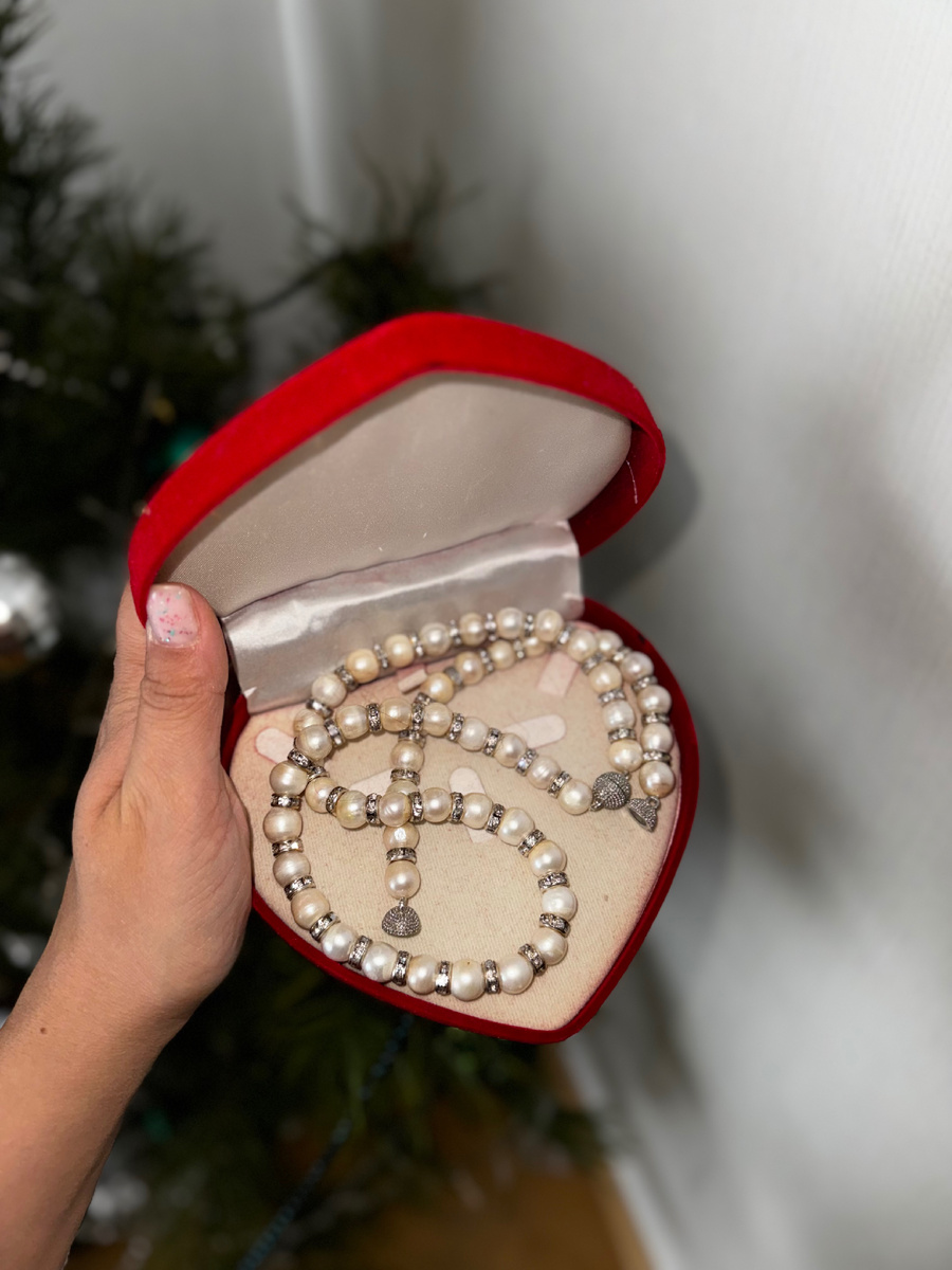 украшения в винтажном стиле из жемчуга сейчас очень популярны