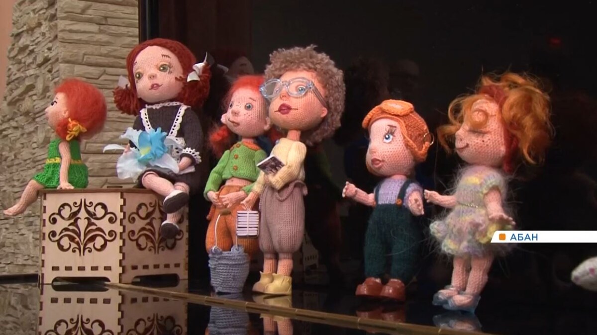     Преподаватель из Абана вяжет удивительных кукол размером с ладошку