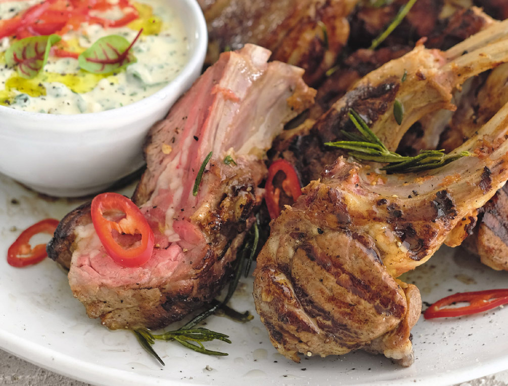 Каре — одна из самых драгоценных частей ягненка, потому что она самая нежная и сочная.