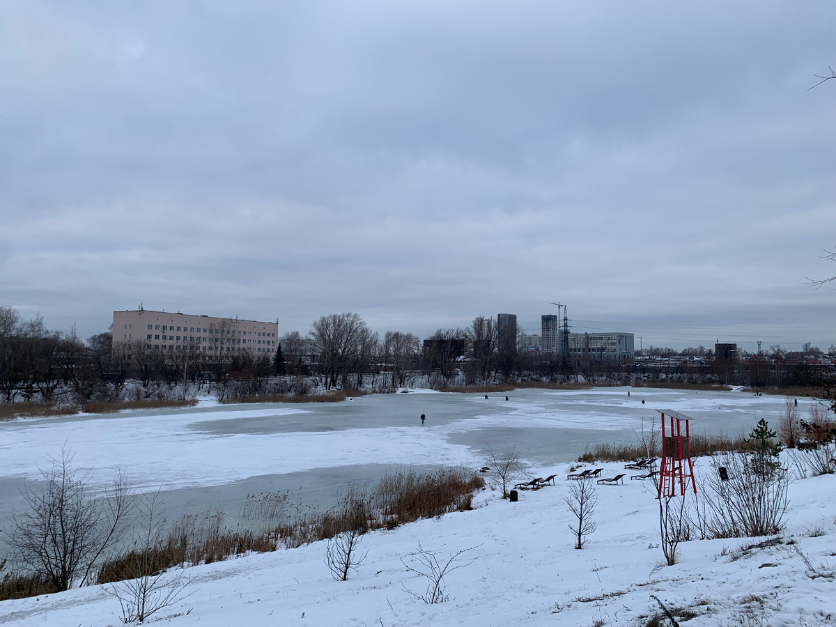 всего было человек десять на озере, и это к 11 часам утра, если бы ранее вышел, наверное и все 20 было