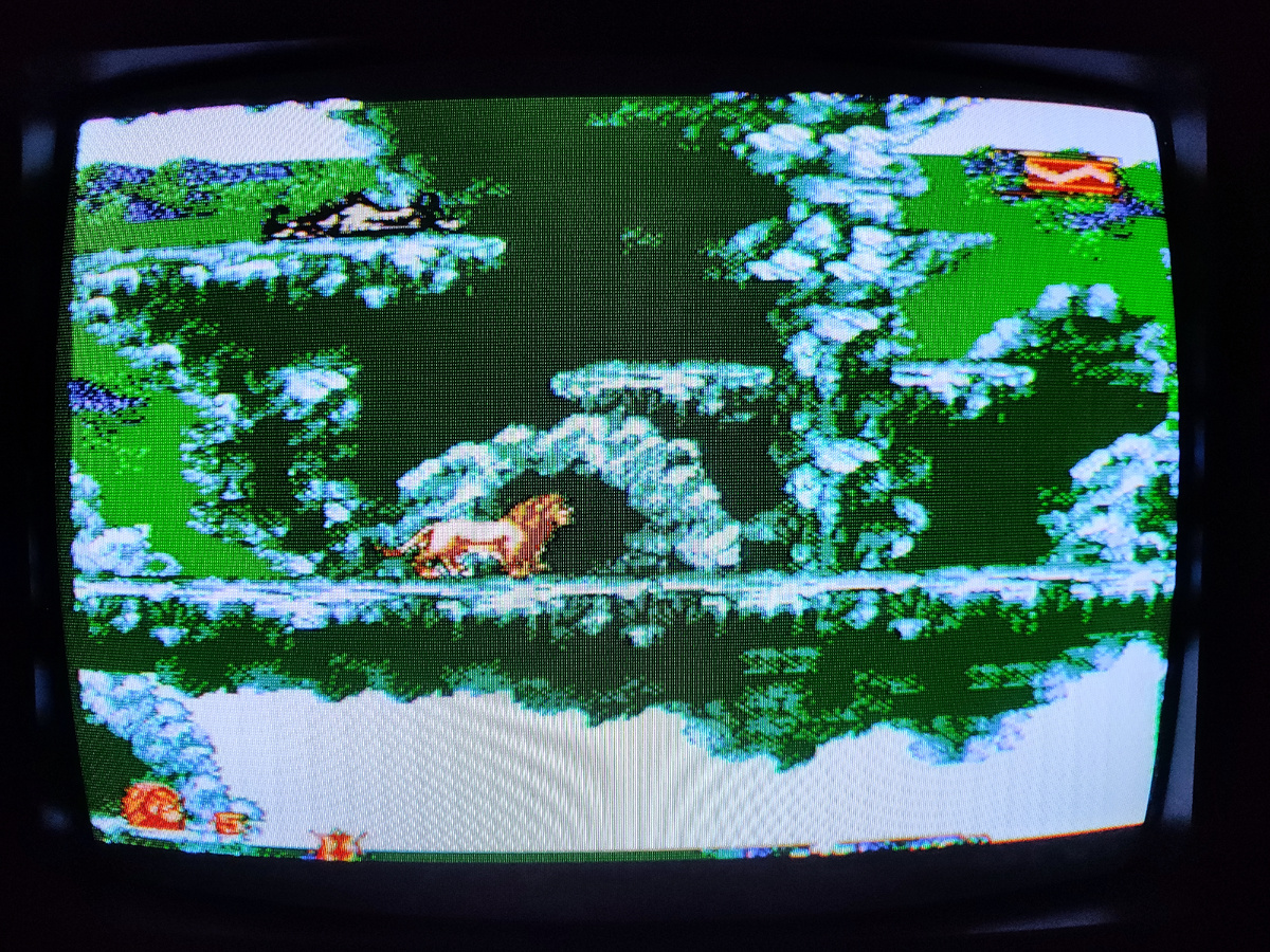 Фото сделаны мной. На фото игра "The Lion King Super". Оригинал игры "The Lion King" был разработан Westwood Studios, Inc. Disney Software, East Point Software и издан Virgin Interactive Entertainment, Бука в 1994,.г. для приставки Sega Mega Drive, Genesis, SNES, NES, Game Boy, MS-DOS, Amiga, Game Gear, Sega Master System. Геймдизайнер Сет Мендельсон. Фото демонстрирует начальную заставку игры, а так же общий визуальный фон игры. Подробнее об этом рассказано в статье. Все материалы принадлежат правообладателям и размещены исключительно в информационных целях.