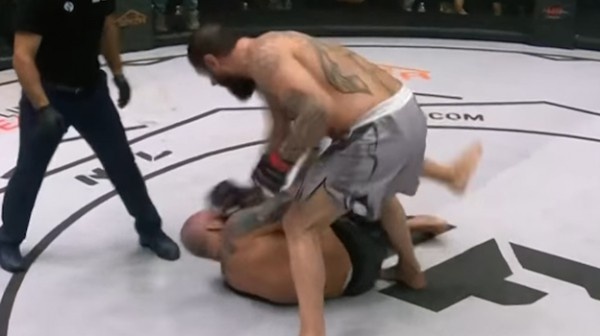 Завершение поединка Александра Емельяненко через 40 секунд.  фото: картинки яндекса.