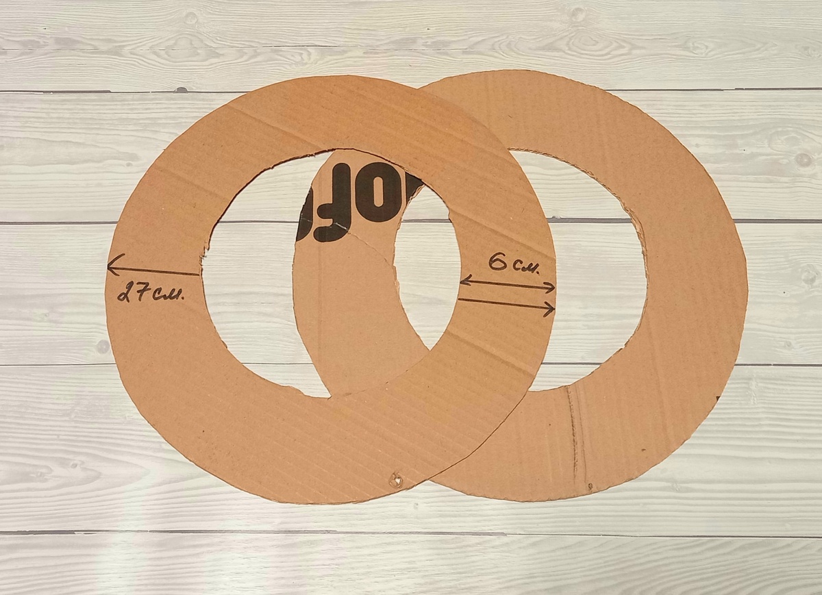 Новогодний венок на дверь своими руками