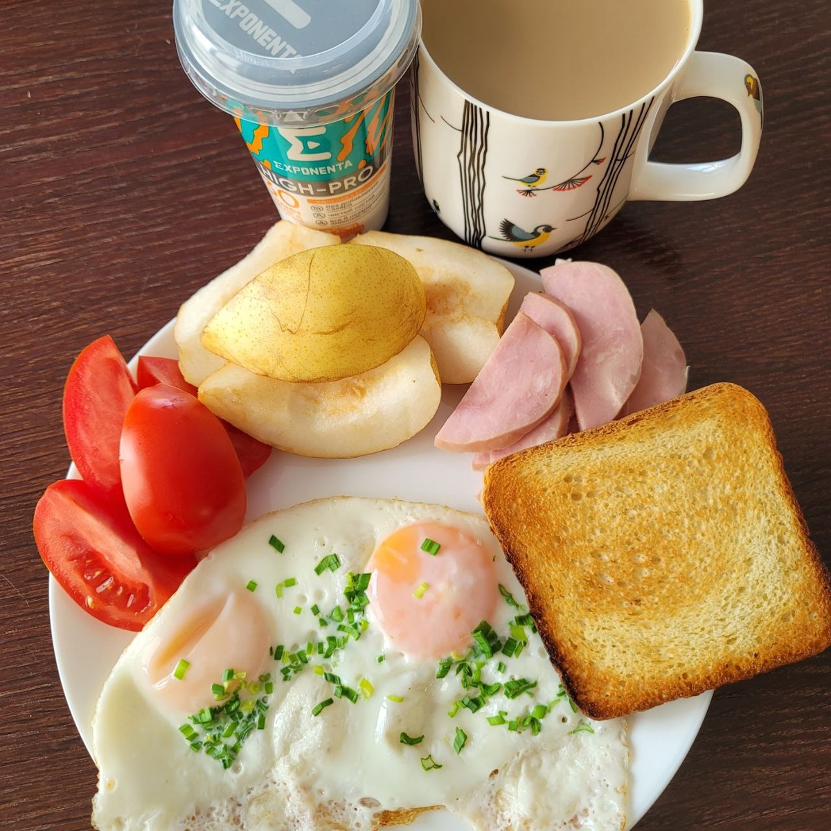 Завтракала очень поздно, в половине первого, потому что встали почти в одиннадцать после ночного бодствования.