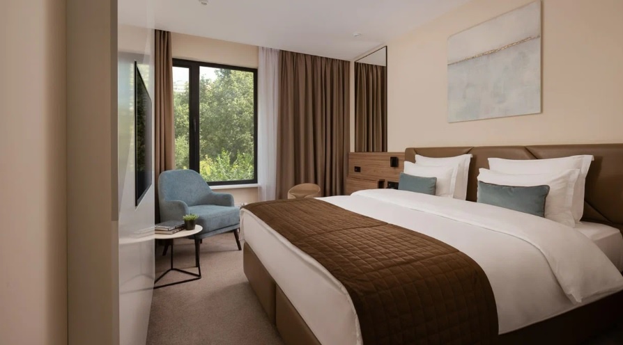 Двухместный номер с большой кроватью. 