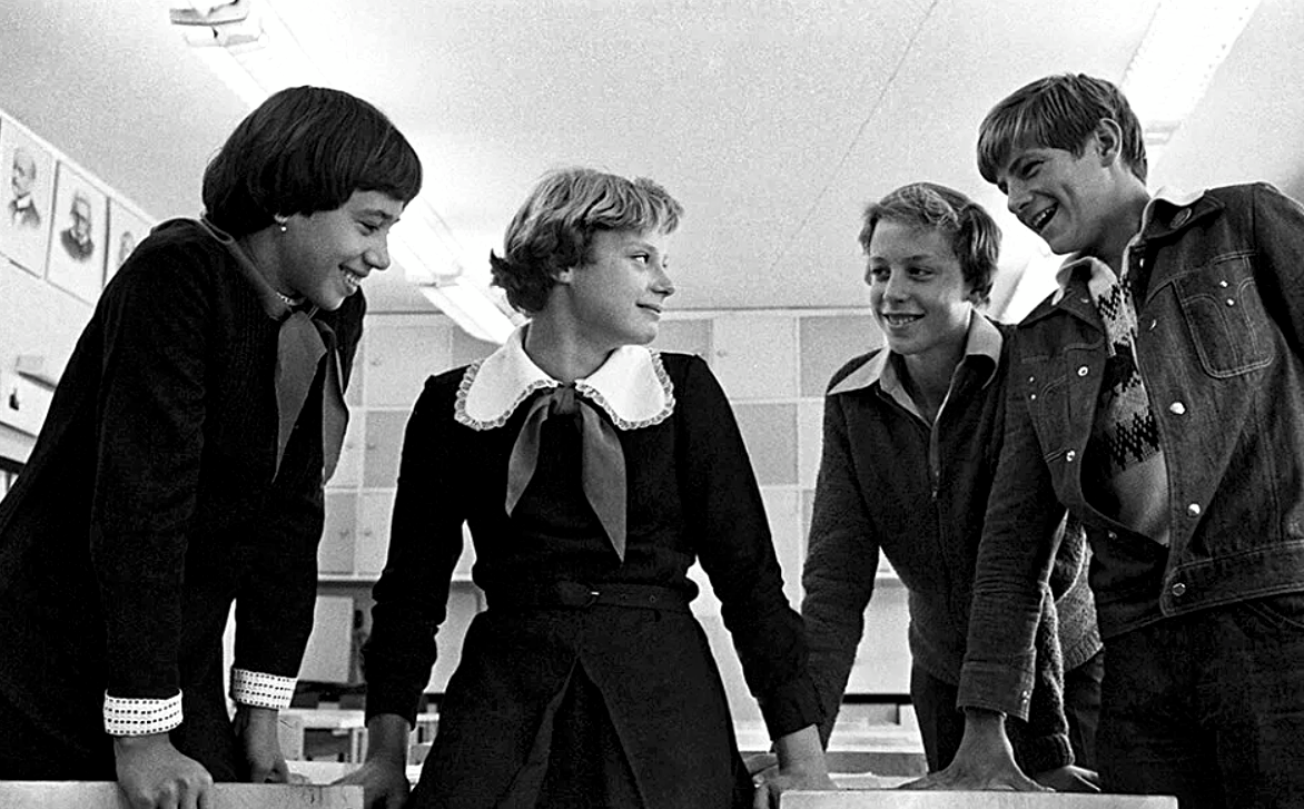 Некоторые байки вызывали у подростков откровенный смех. Фото из открытых источников.