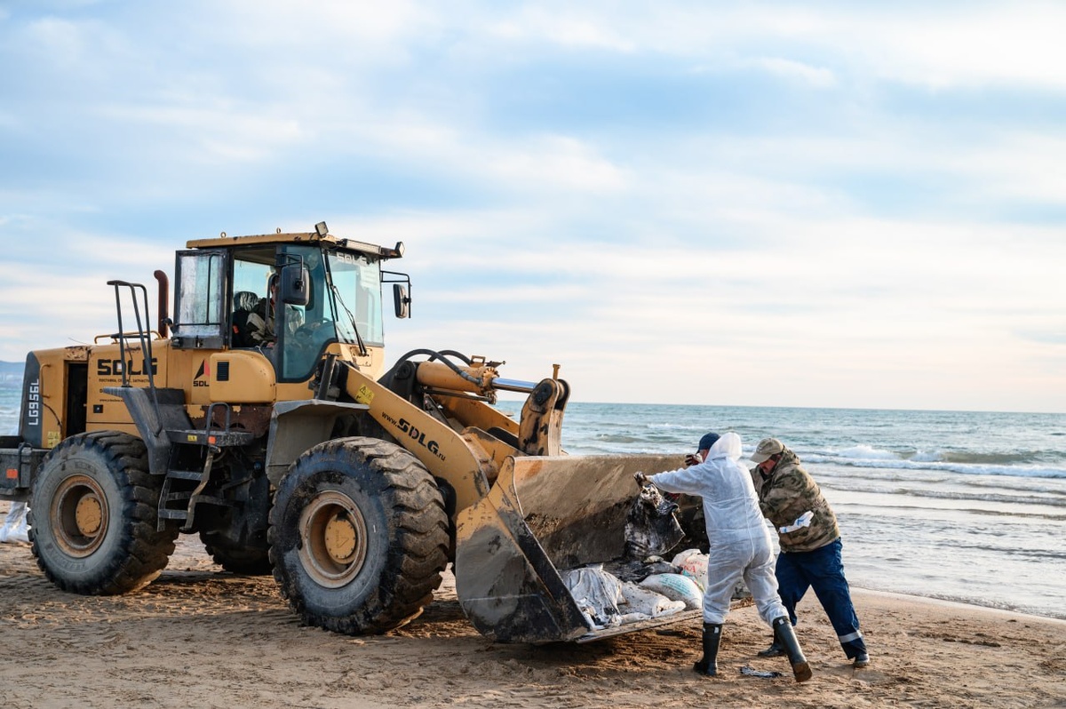    С пляжей Анапы убрали более 12 тысяч тонн загрязненного грунта