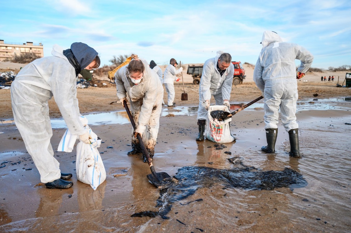    Волонтёры ликвидируют последствия ЧС. Фото: штаб #МЫВМЕСТЕ