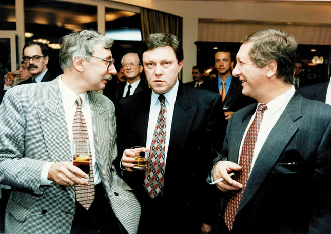 Фото из открытых источников интернета. Слева В.Т.Третьяков - очнувшийся демократ 1990-х....