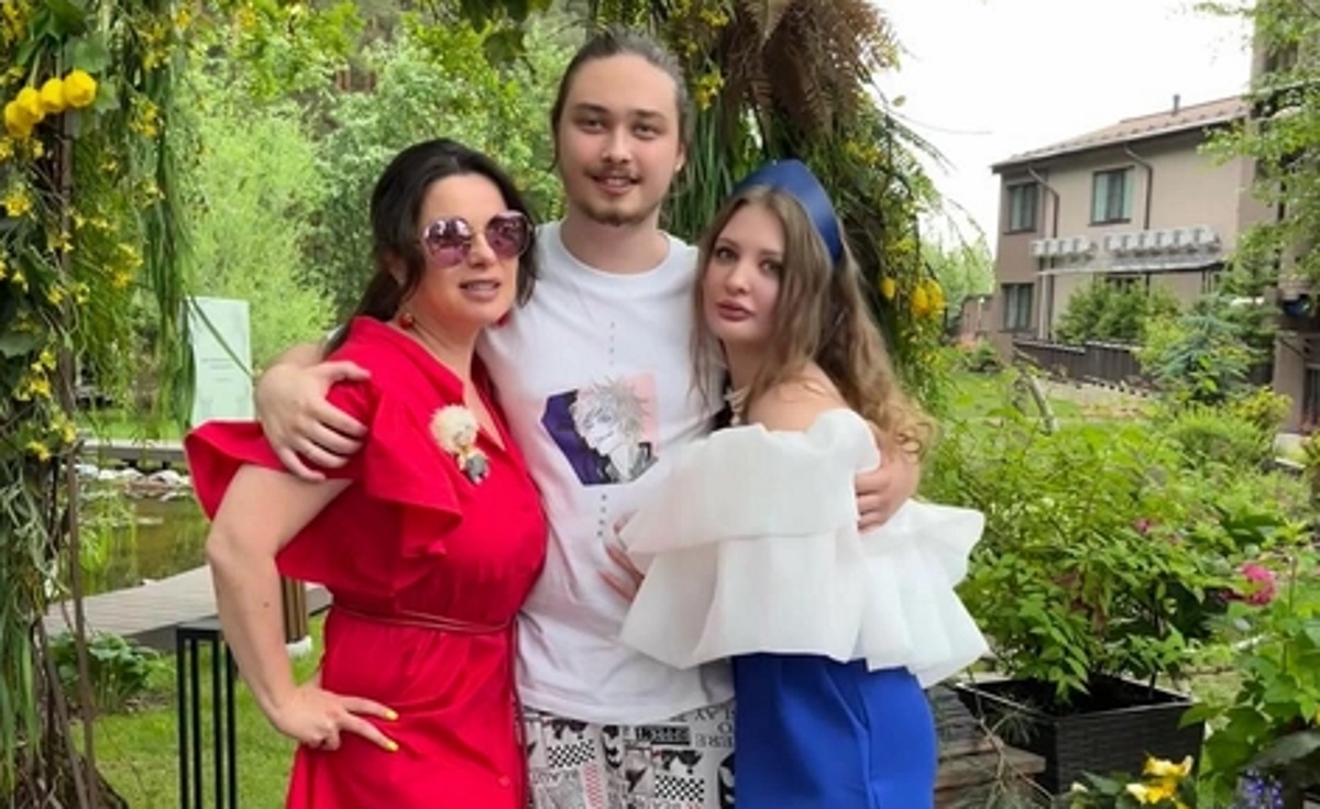 Натана Королева с сыном Архипом и невесткой Мелиссой. Фото: соцсети