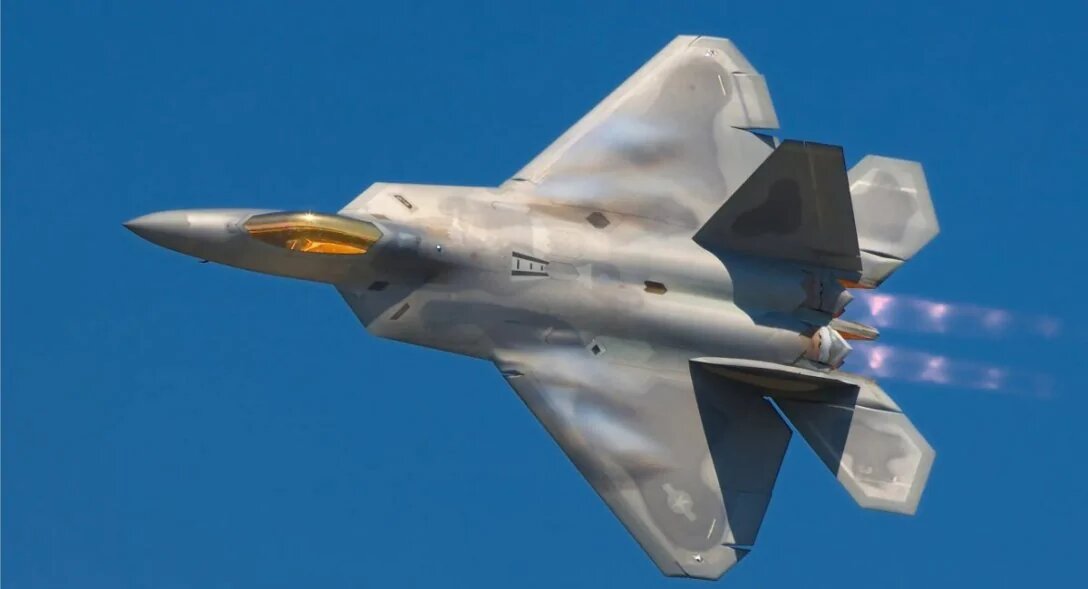 F-22 Raptor в воздухе