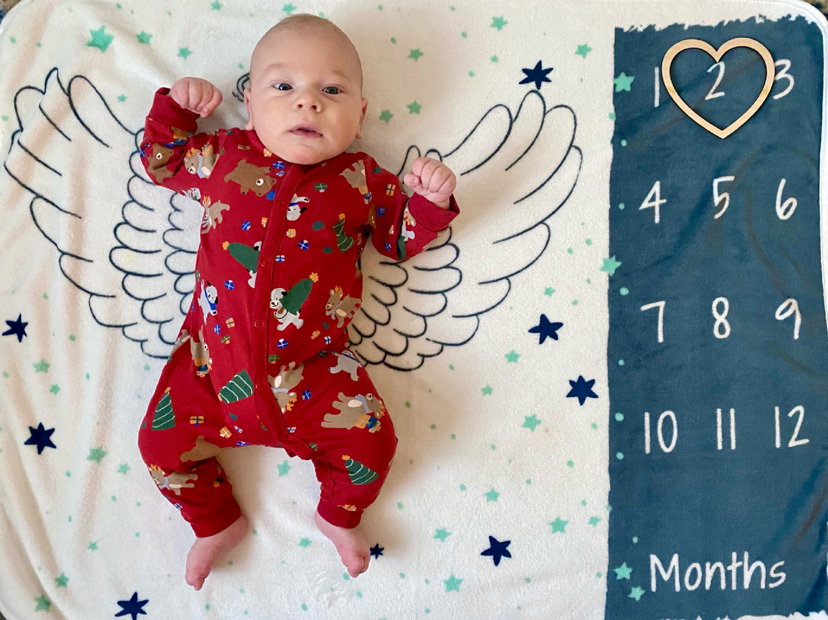 В таком образе мой сын встречал свой первый Новый год. Комбинезон покупала в H&M.
В таком образе сын встречал свой первый Новый год.