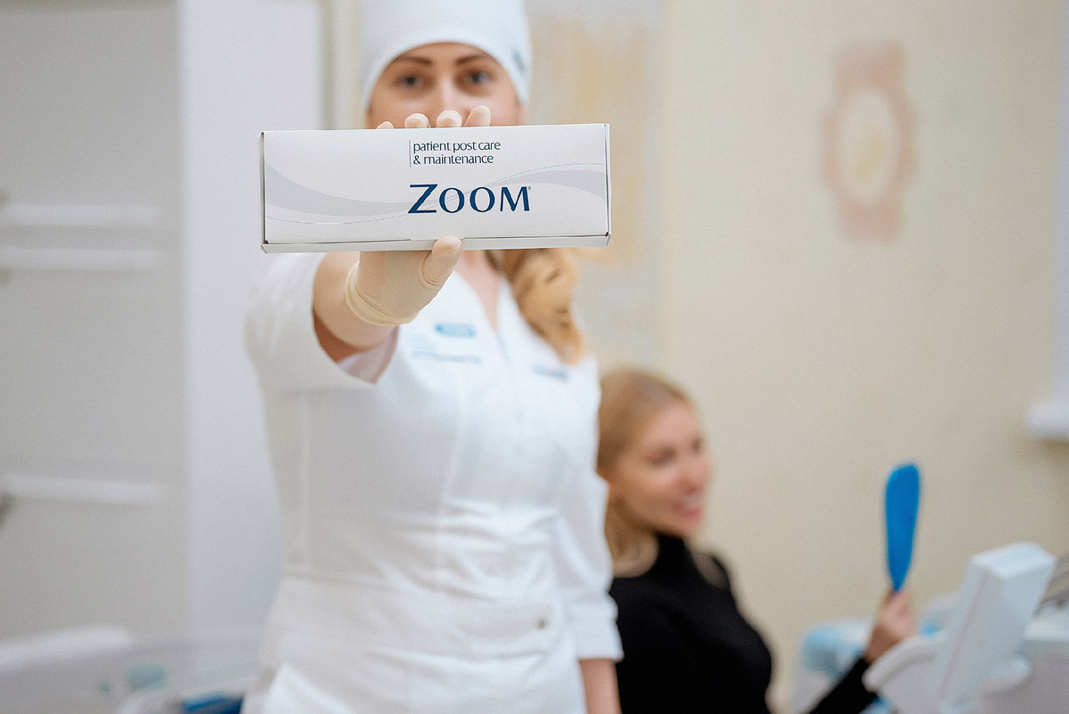 ZOOM 4 - последнее поколение знаменитой системы профессионального отбеливания зубов Philips Zoom.