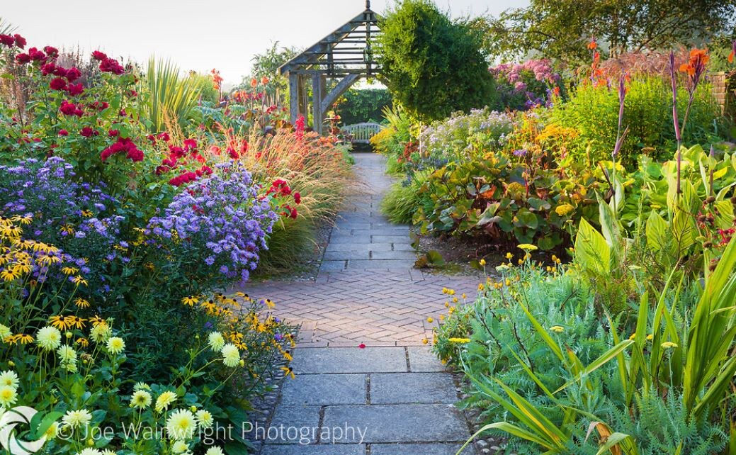 Сад Wollerton Old Hall в сентябре / Jоe Wаinwright