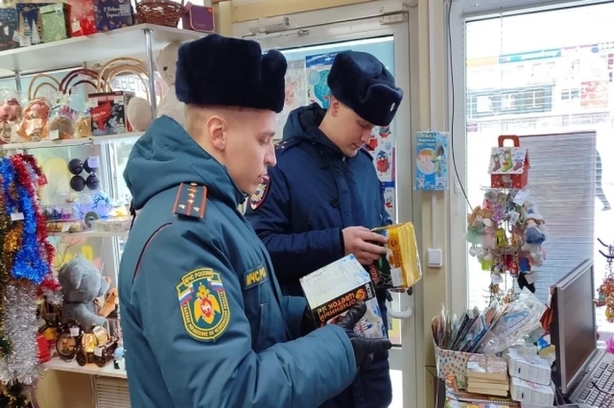    В Челябинской области полицейские изъяли из продажи незаконную пиротехнику