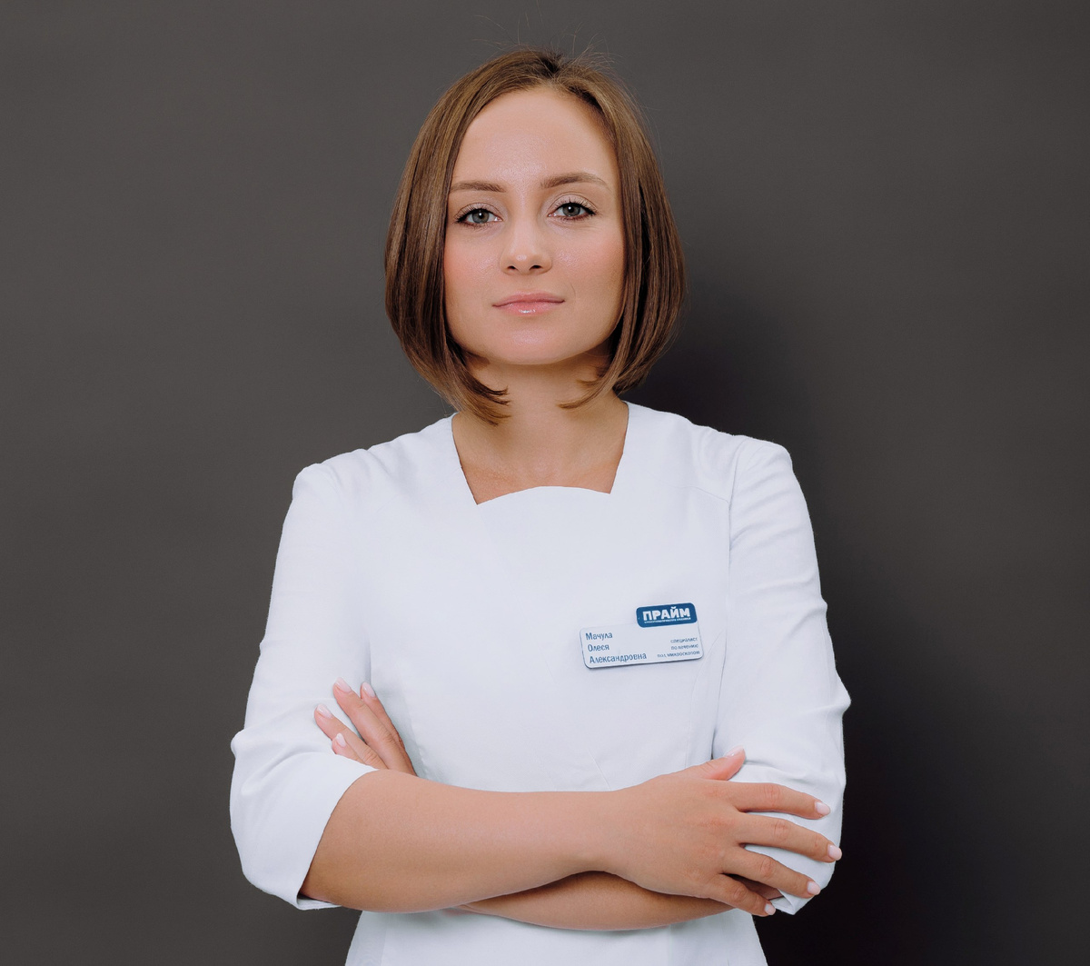 Олеся Александровна специализируется на лечении под микроскопом, эстетических реставрациях, отбеливании зубов.