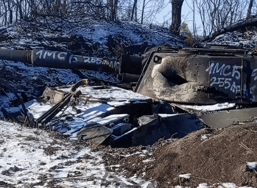    Уничтоженная американская САУ М109 в зоне СВО. Видео: ТГ-канал Colonelcassad