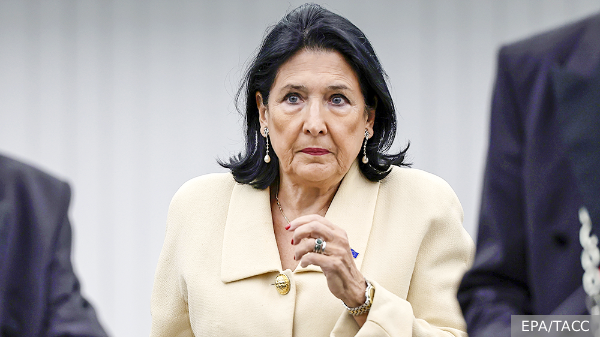     Фото: EPA/ТАСС   
 Текст: Дмитрий Александров, Тбилиси