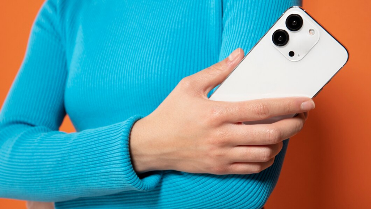    В Курске сотрудники полиции вернули 43-летней потерпевшей украденный телефон