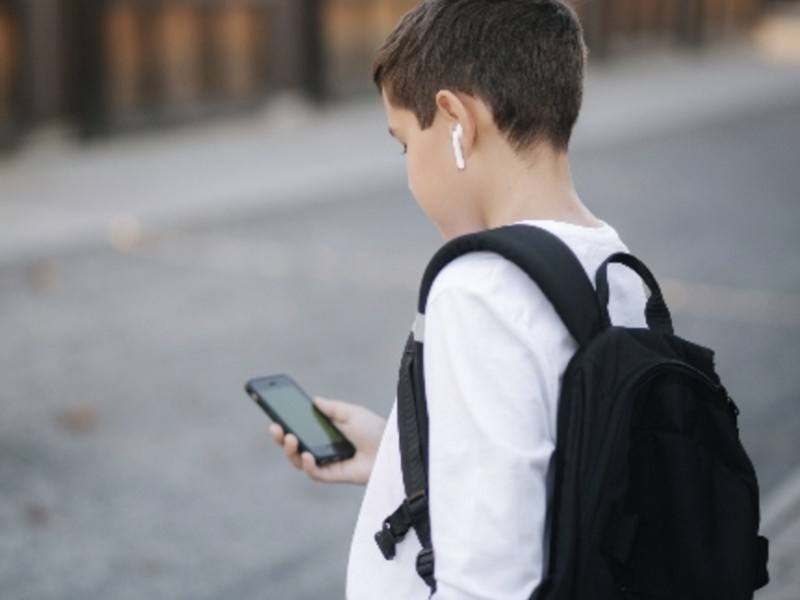    Исследование: запрет смартфонов в школах улучшает сон и настроение учащихся