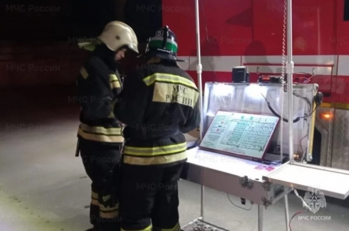    В Волгограде снова произошел пожар в заброшенном цеху ВГТЗ