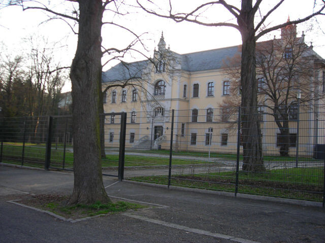 Бывший госпиталь в Гримме...