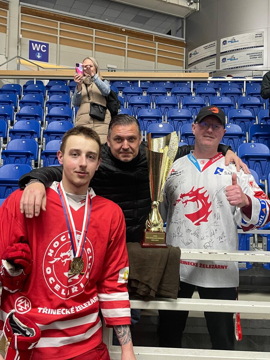 Пока главный успех Воласа - победа в чешской Лиге U20 с молодежью "Тршинеца" 