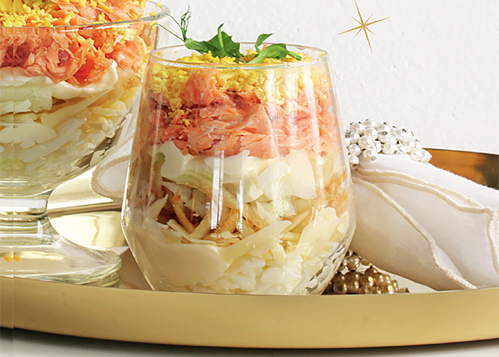 Невероятно простая в приготовлении, но очень оригинальная версия салата.