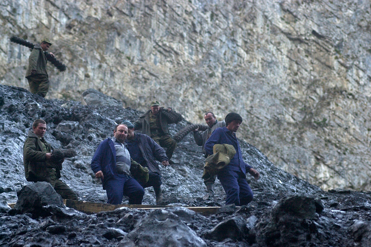 Работы на месте схода ледника «Колка» в Кармадонском ущелье. Фото: Комсомольская правда / PhotoXPress.ru